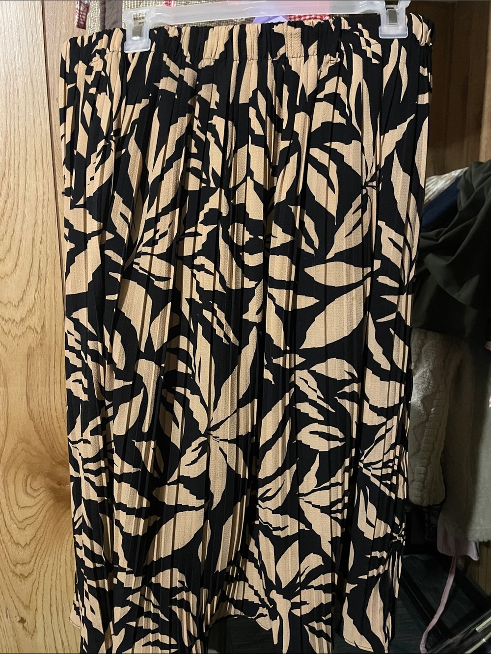 Alice Blue Black & Beige Floral Pleated Midi Skirt